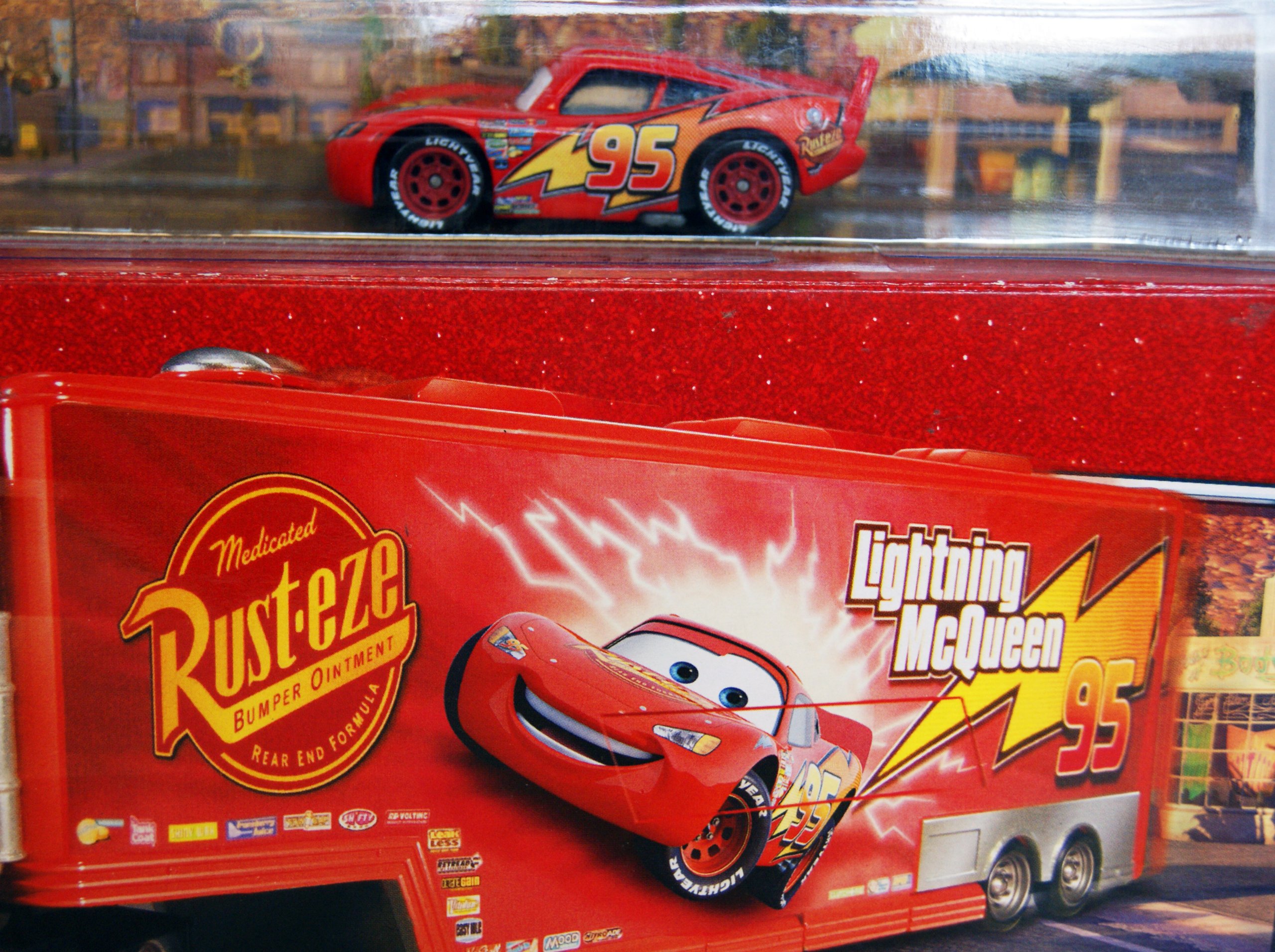 Amazon.com: Disney Cars Toys Mack Truck Playset : Juguetes y Juegos